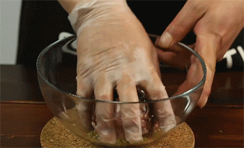 【红油抄手】肉末拌匀