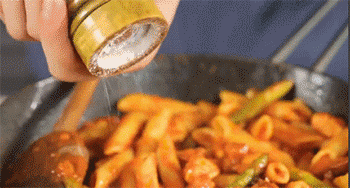 【鸡肉蘑菇笔尖面】调味