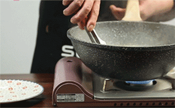 【鸡汁回卤干】捞出鸡腿