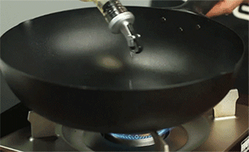 【培根焖春笋】热锅起油