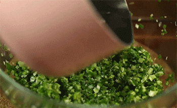 【白斩鸡腿】热油淋葱