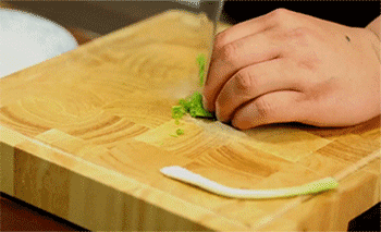 【虎皮椒酿肉】切葱花