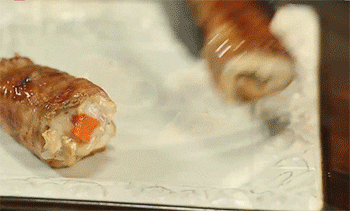 【培根鸡肉卷】装盘