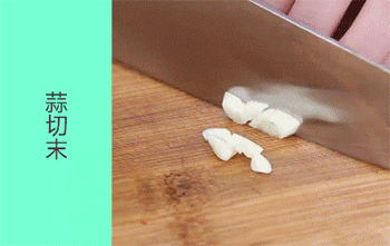 【韩式时蔬炒粉丝】切蒜末