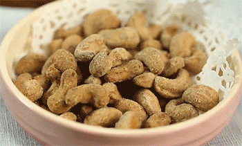 【香酥腰果】淋上糖粉