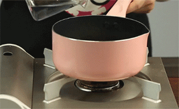 【香酥腰果】加入清水