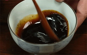 【腊味煲仔饭】搅拌