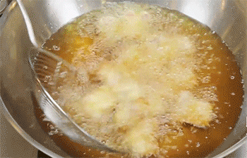 【香菠咕咾肉】捞起肉块