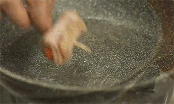 【培根鸡肉卷】鸡肉卷下锅