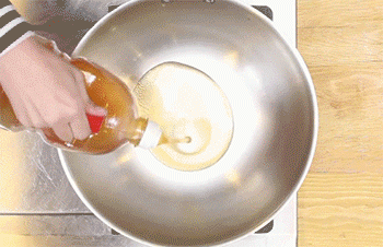 【香菠咕咾肉】炒番茄沙司