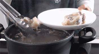 【南乳莲藕焖猪手】捞起猪蹄