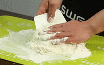 【老北京鸡肉卷】揉面粉