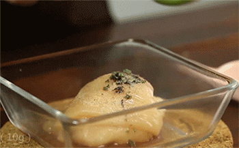 【培根鸡肉卷】鸡肉调味