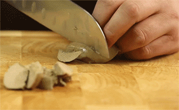 【鸭血粉丝汤】熟鸭肝切片