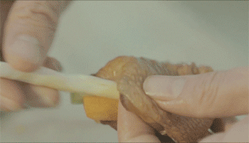 【时蔬无骨鸡翅】塞蔬菜