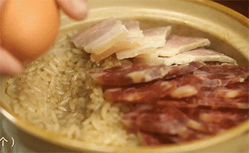 【腊味煲仔饭】打入鸡蛋