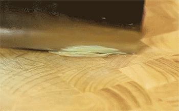 【腊味煲仔饭】姜切丝