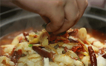 【麻辣水煮鱼】淋葱油