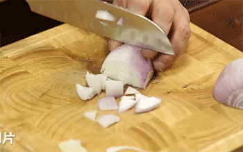 【美味罗宋汤】洋葱切片