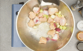 【酱烧鸡】翻炒鸡翅