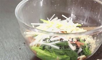 【蔬菜寿司】放调料