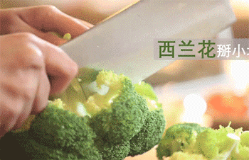 【缤纷素炒面】切西蓝花
