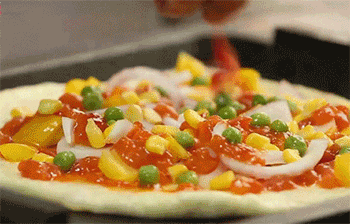 【培根披萨】撒上配菜