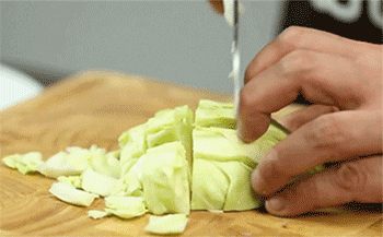 【美味罗宋汤】包菜切片