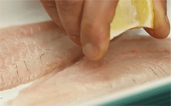 【香炸鱼排】挤柠檬汁