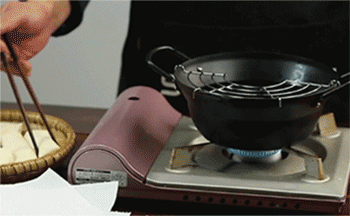 【玉子豆腐春卷】春卷下锅