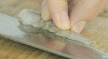 【萝卜丝虾丸汤】处理虾