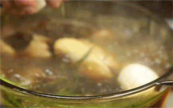 【姜醋猪脚蛋】加入鸡蛋