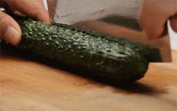 【菠萝虾球】切黄瓜