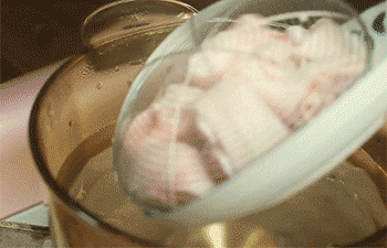 【姜醋猪脚蛋】猪脚焯水