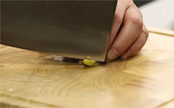 【藤椒鸡】泡椒切碎