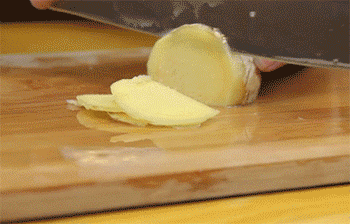 【四喜丸子】切姜末