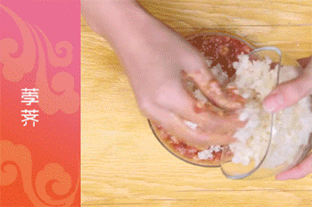 【四喜丸子】放入辅助食材