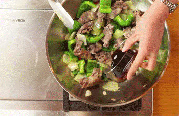 【炒肥牛】倒酱汁