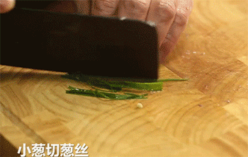 【咖喱鲜鱿】葱切丝
