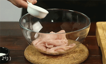 【菠萝咕咾肉】肉片调味