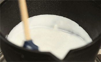 【芒果肠粉】煮椰浆