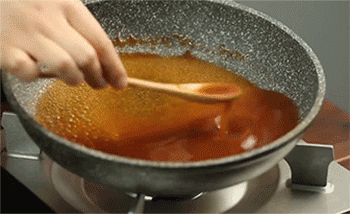 【糖醋假排骨】酱料拌匀