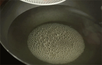 【咖喱鲜鱿】焯水