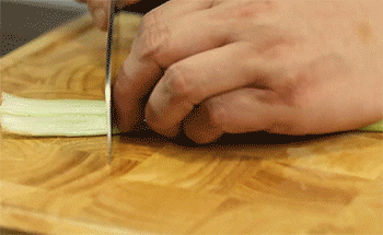 【培根鸡肉卷】西芹切条