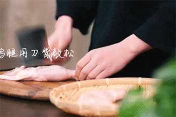 【茶香鸡腿】捶打鸡腿