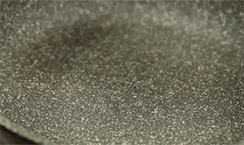 【老北京鸡肉卷】加入面饼