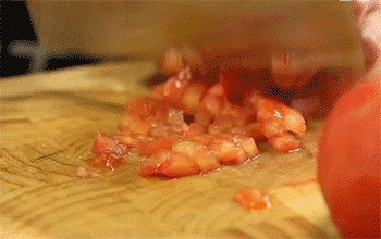 【培根披萨】番茄切丁