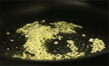 【培根炒通心粉】炒培根