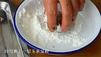 【香椿爆浆芝士炸肉丸】裹粉