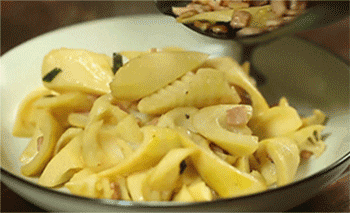 【培根焖春笋】起锅装盘